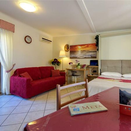 Il Giardino Dei Gigli Apartment Meta Ngoại thất bức ảnh