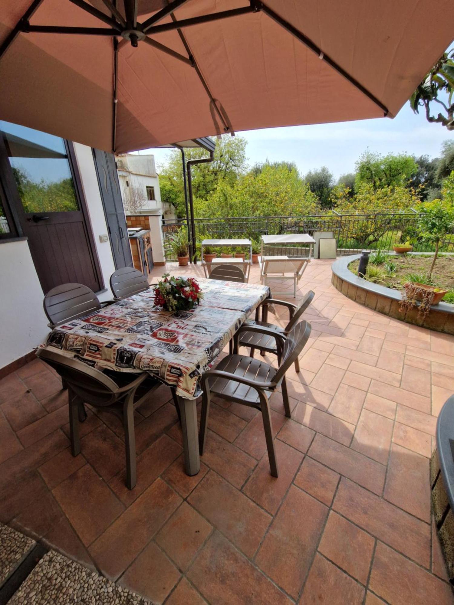 Il Giardino Dei Gigli Apartment Meta Ngoại thất bức ảnh
