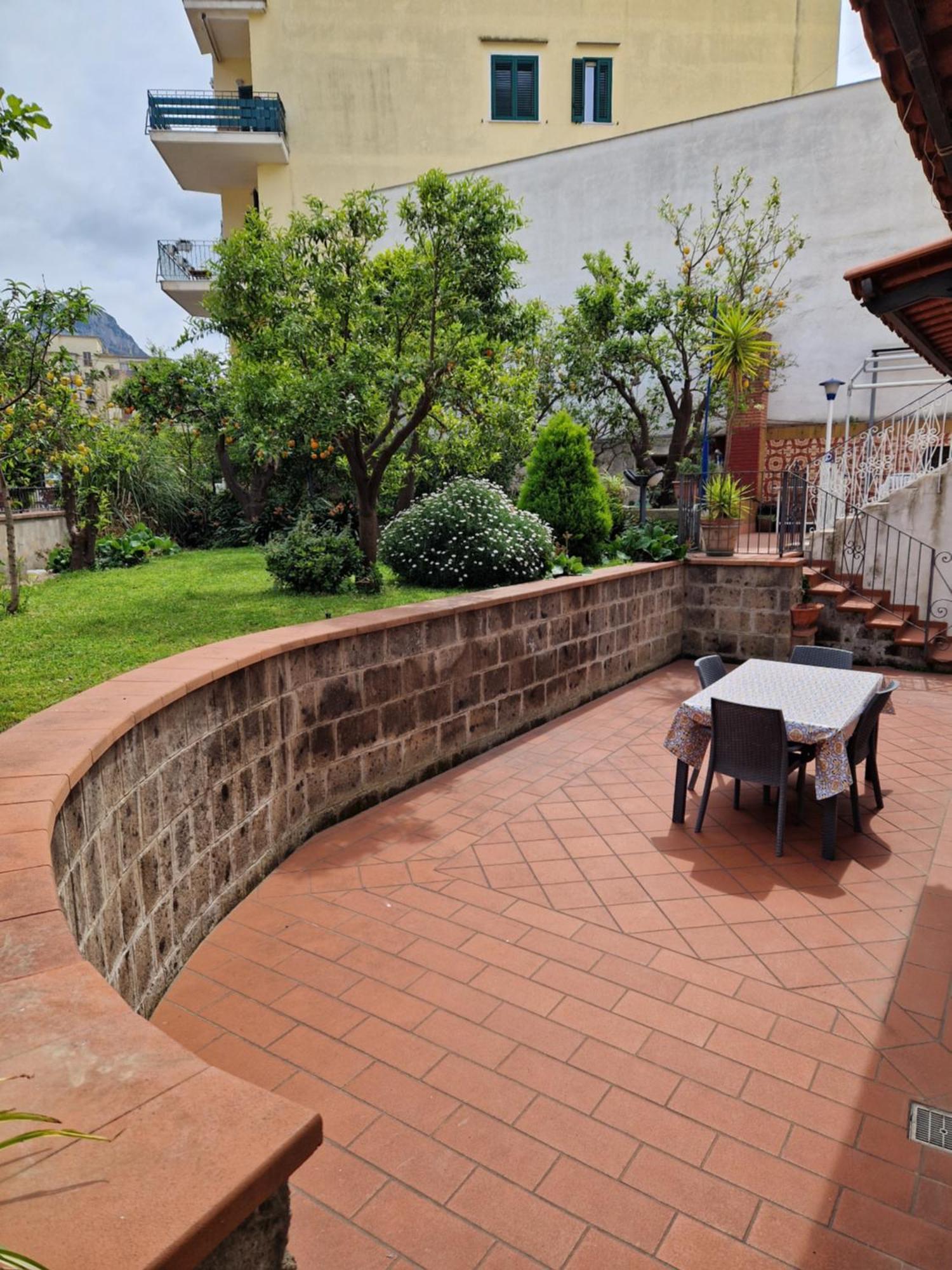 Il Giardino Dei Gigli Apartment Meta Ngoại thất bức ảnh