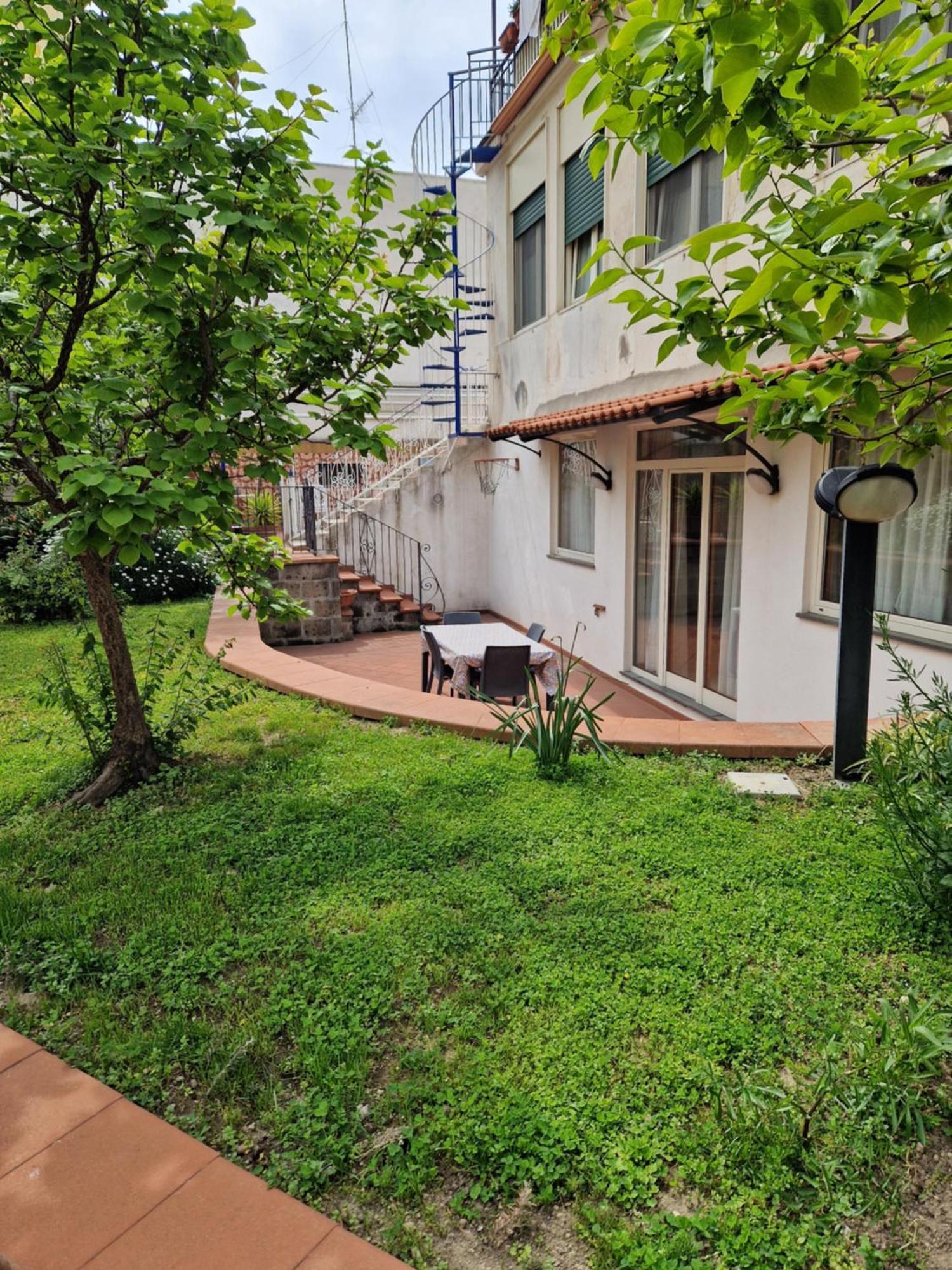 Il Giardino Dei Gigli Apartment Meta Ngoại thất bức ảnh