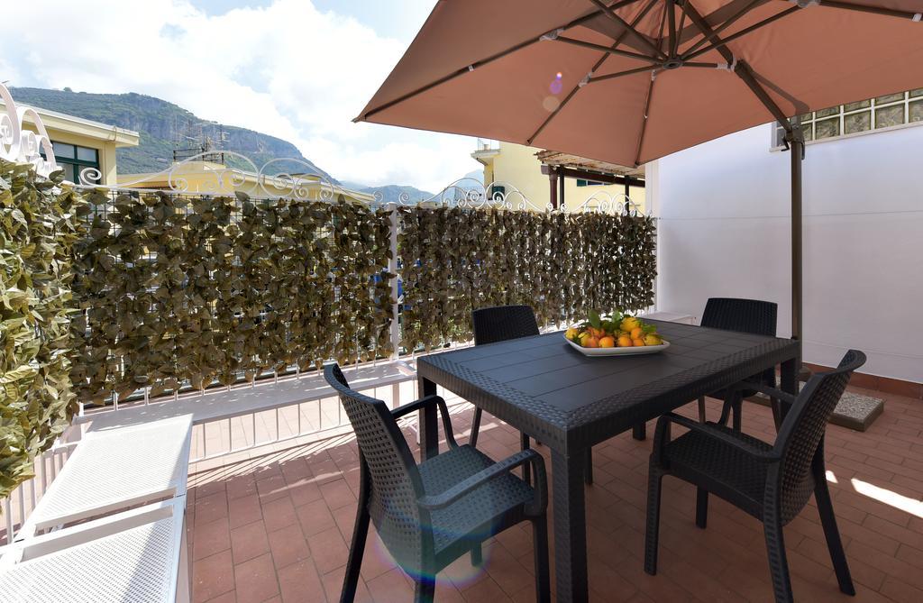 Il Giardino Dei Gigli Apartment Meta Ngoại thất bức ảnh